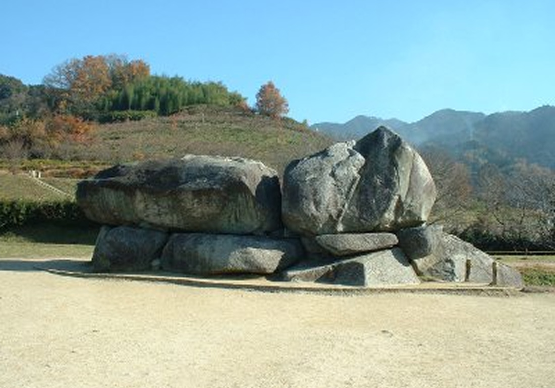 石舞台古墳 – 国営飛鳥歴史公園